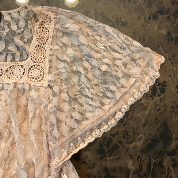 Cynthia Rowley Lace Top. Size M. - Picture 4 of 13